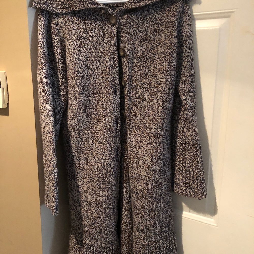H&M THICK LONG BROWN WHITE BUTTON SWEATER